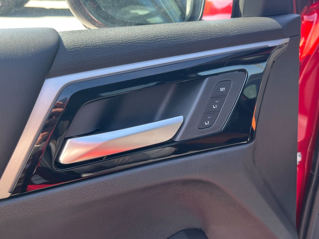 2025 Mitsubishi Outlander PHEV SEL photo 3