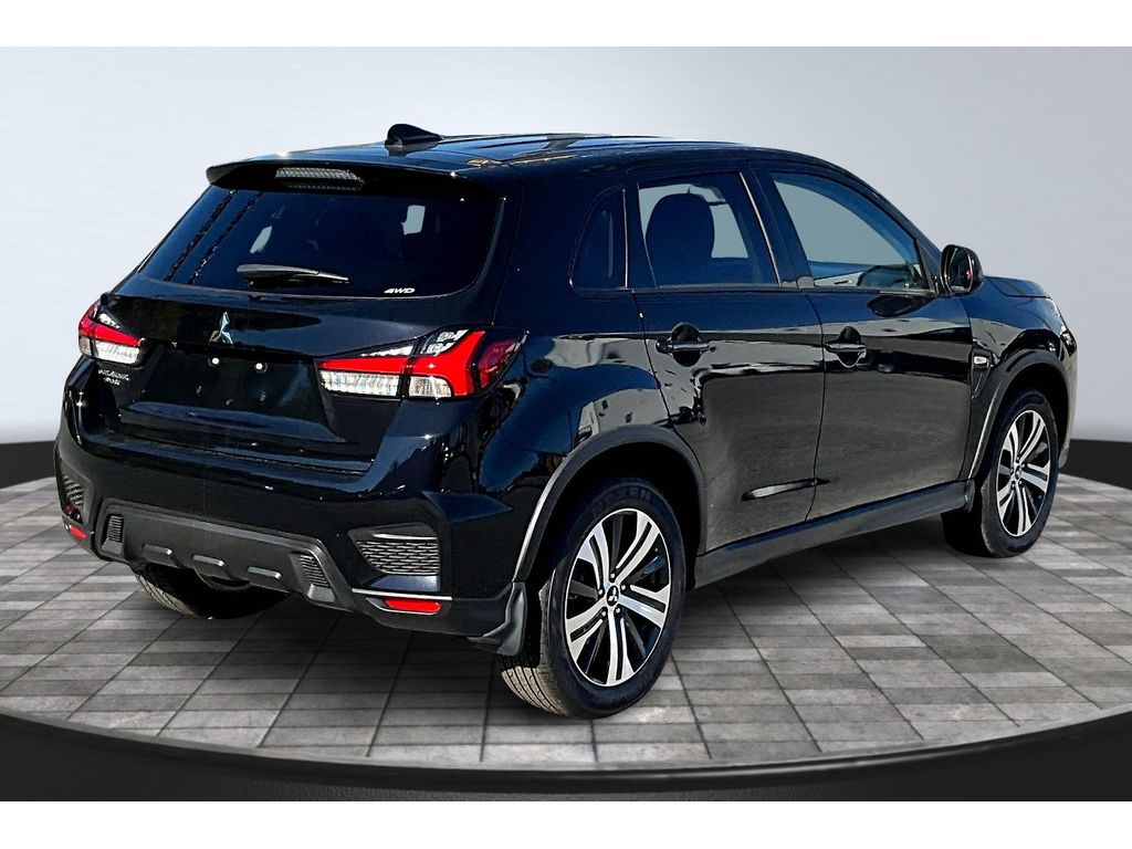 2025 Mitsubishi Outlander Sport ES photo 3