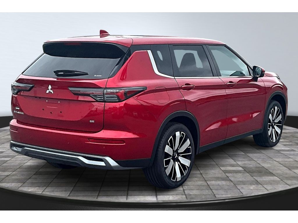 2025 Mitsubishi Outlander SE photo 4