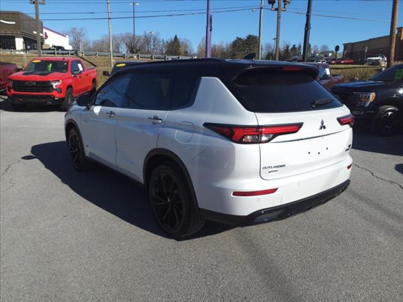 2025 Mitsubishi Outlander PHEV SEL Black Edition photo 3