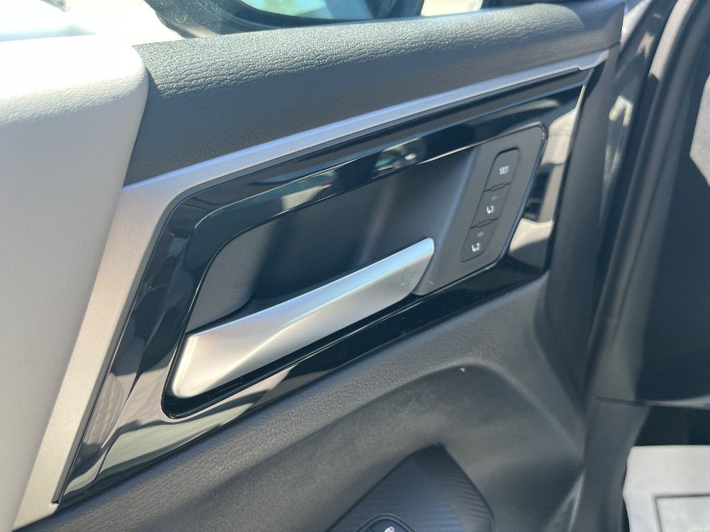 2025 Mitsubishi Outlander PHEV SEL photo 2