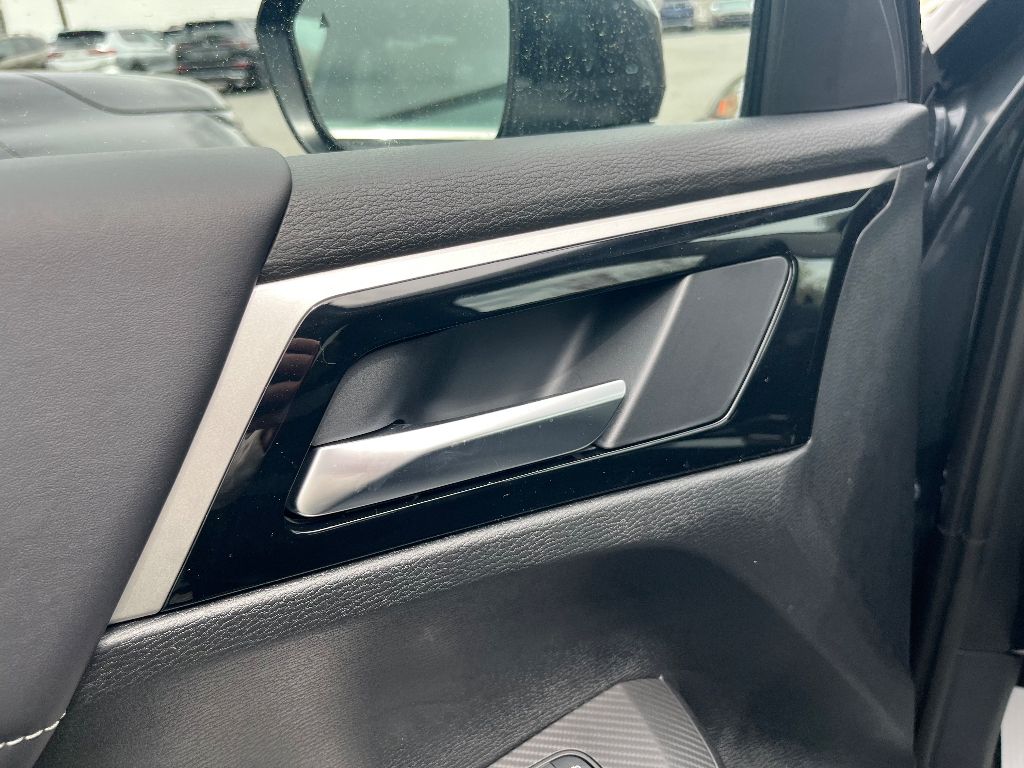 2025 Mitsubishi Outlander SE photo 3