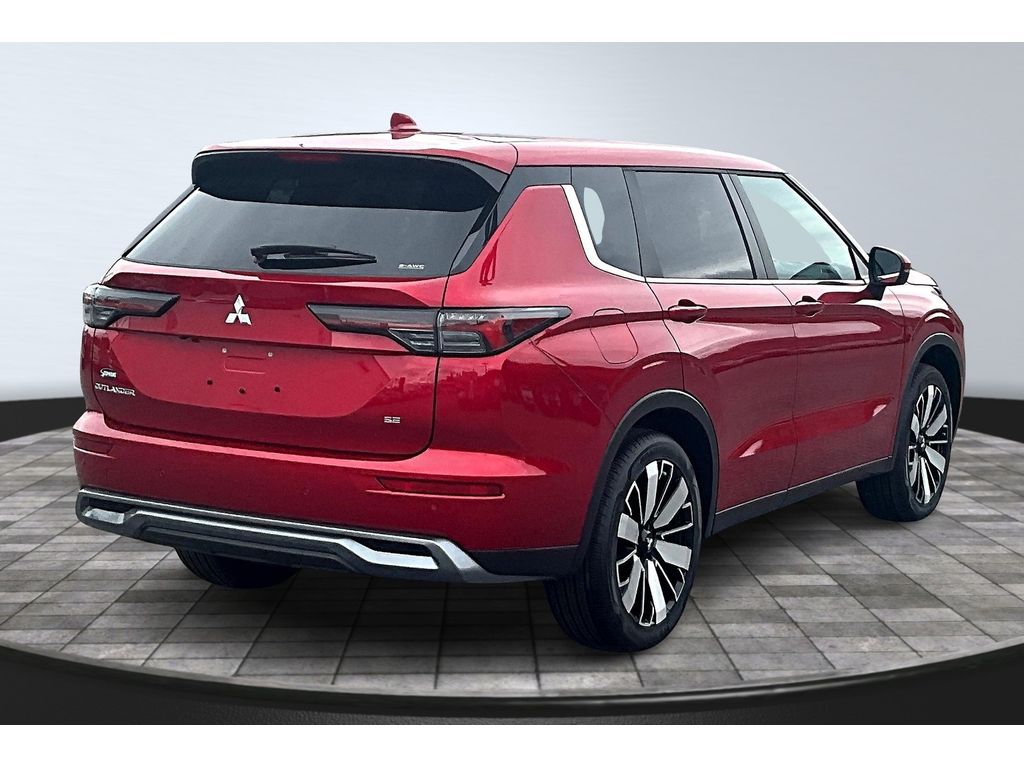 2025 Mitsubishi Outlander SE photo 4