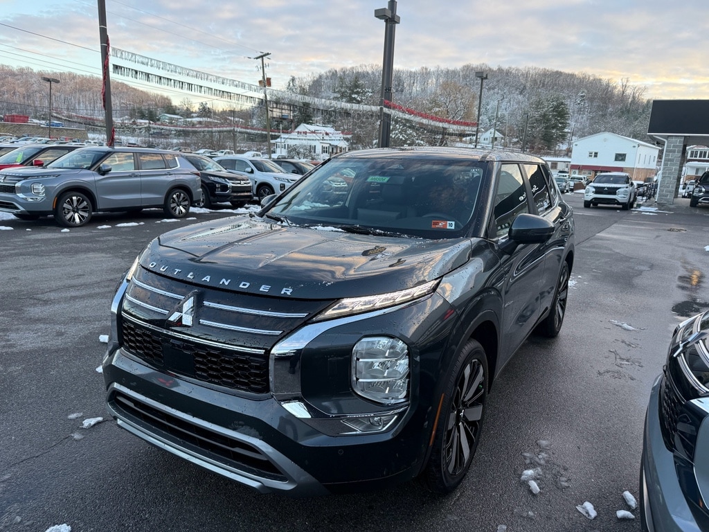 2025 Mitsubishi Outlander SE's photo