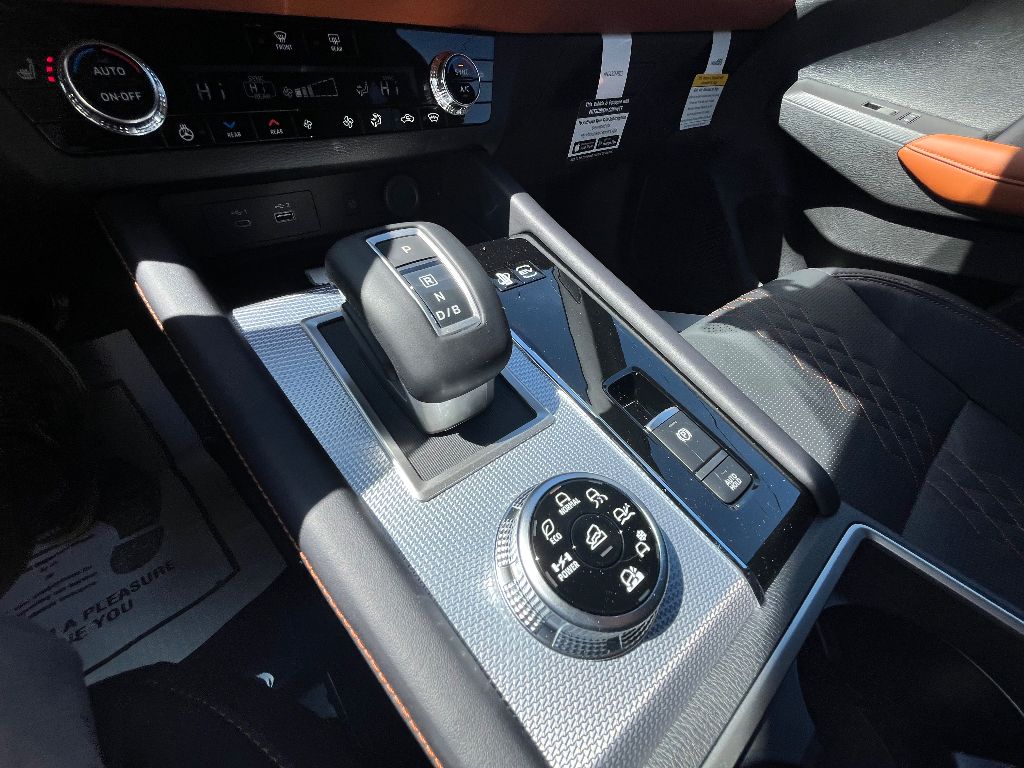 2025 Mitsubishi Outlander Plug-in Hybrid SEL - Photo 14