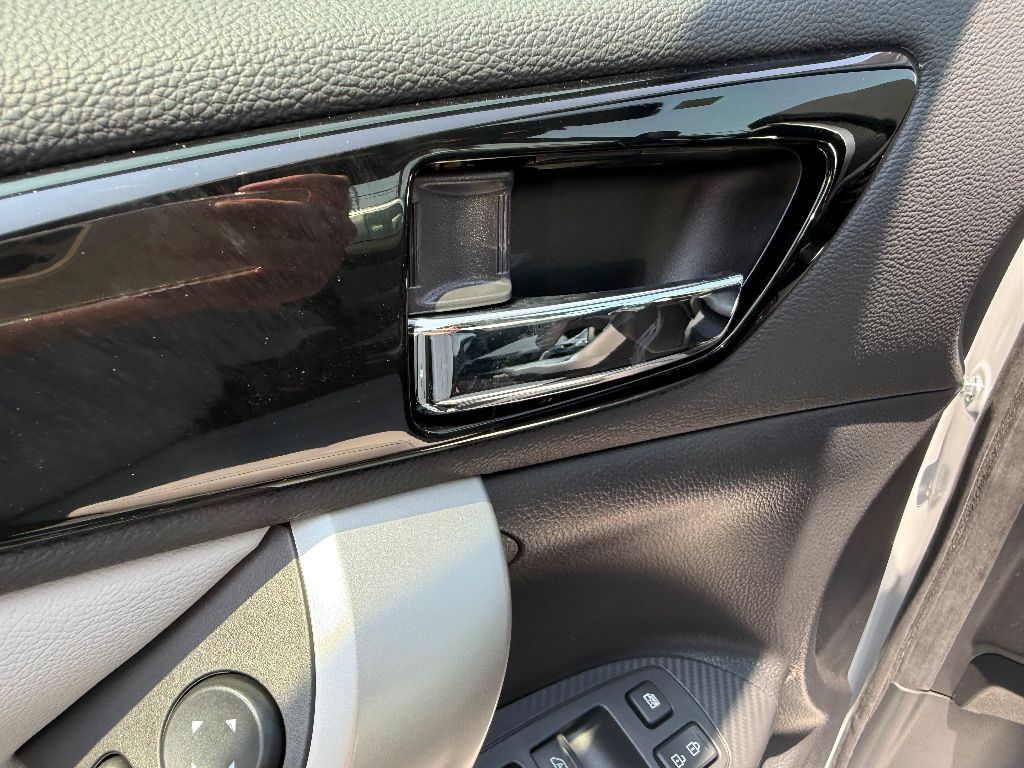 2025 Mitsubishi Eclipse Cross SEL photo 4