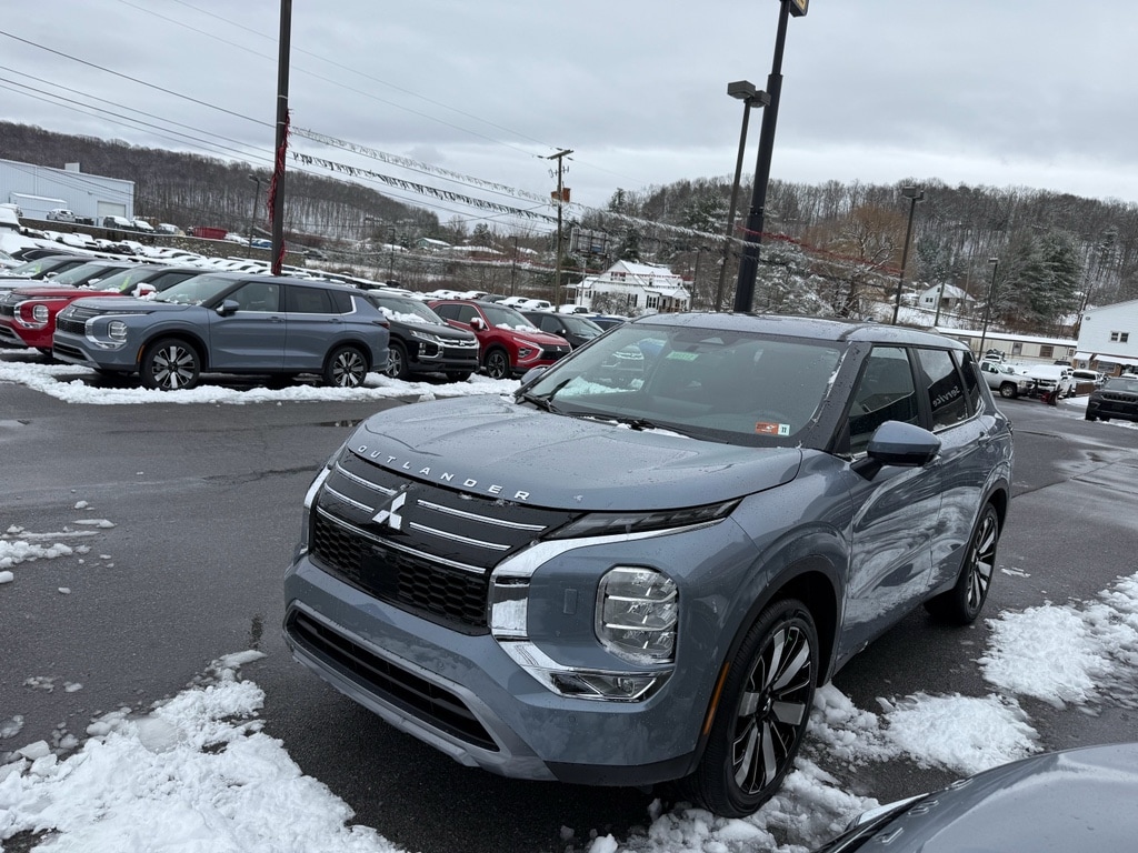 2025 Mitsubishi Outlander SE's photo
