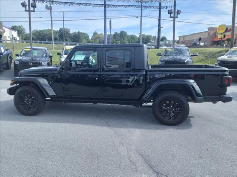 Used 2022 Jeep Gladiator California Edition with VIN 1C6HJTAG4NL124900 for sale in Princeton, WV