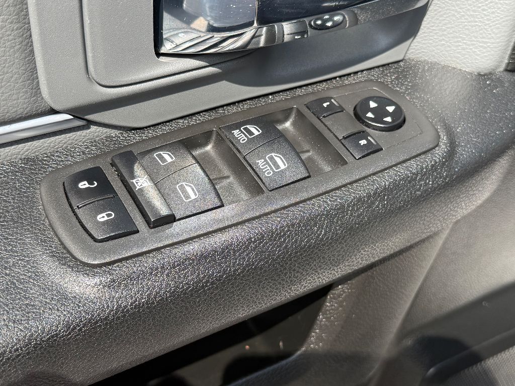 2022 Ram 1500 Classic SLT photo 3