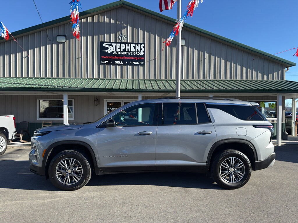 2025 Chevrolet Traverse photo 2