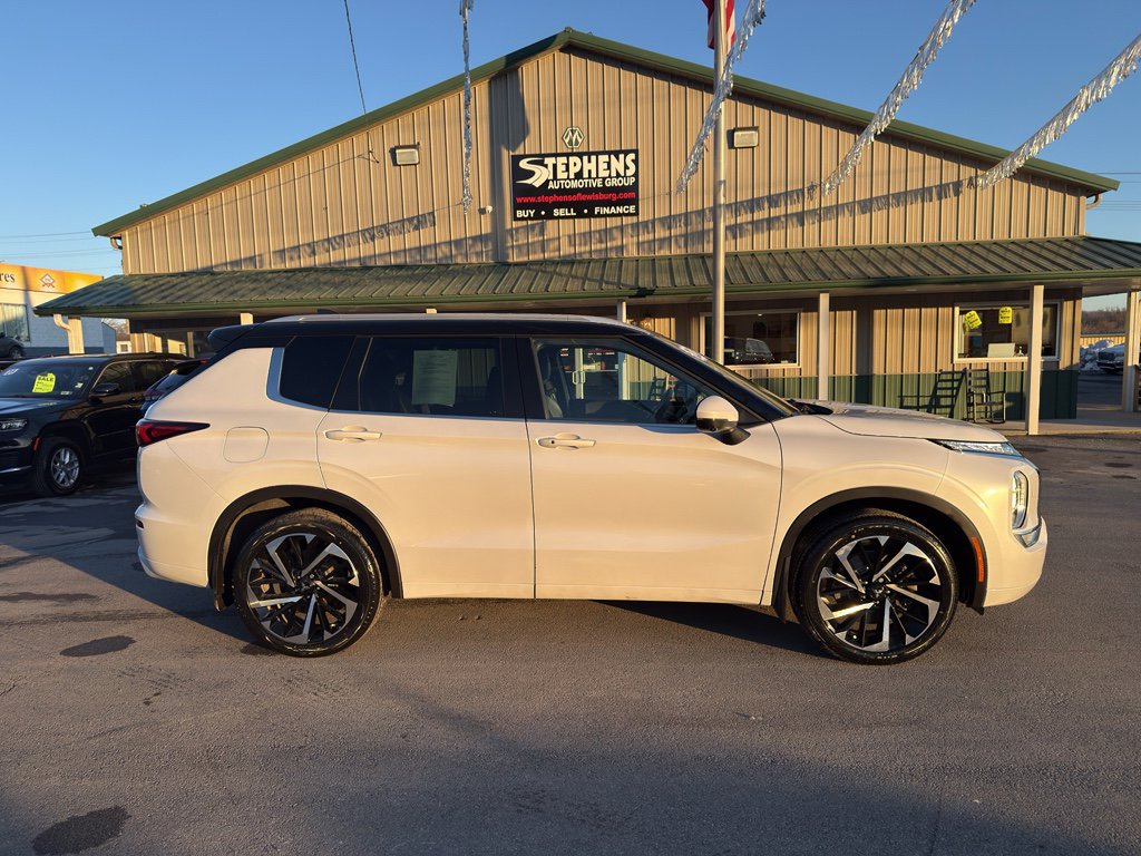 2023 Mitsubishi Outlander SEL