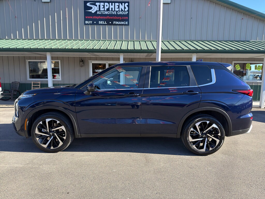 2024 Mitsubishi Outlander SE photo 2