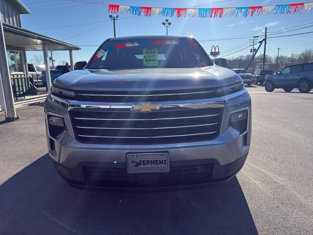 2025 Chevrolet Traverse photo 3