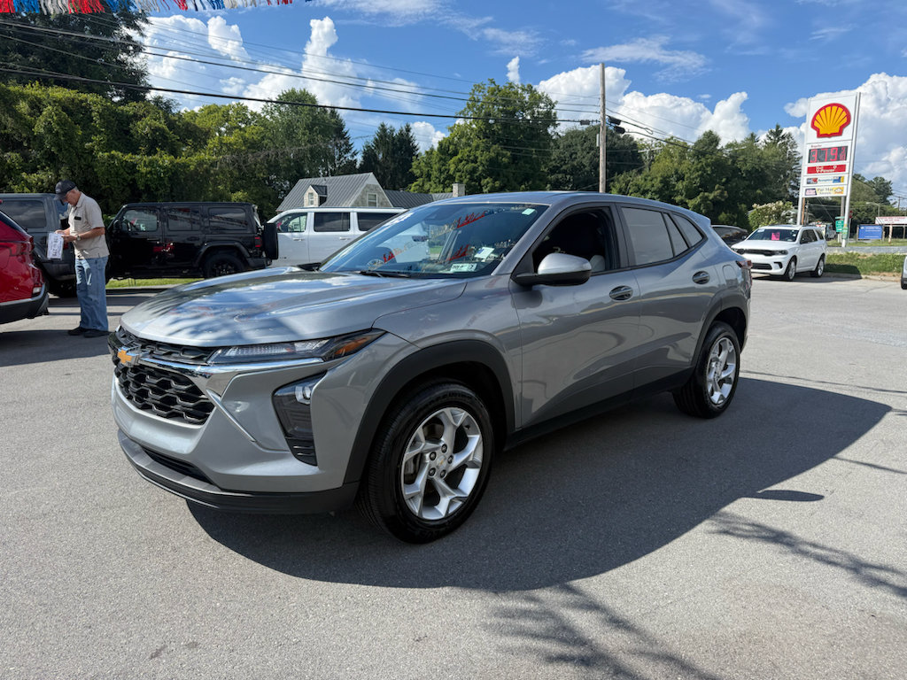Used 2024 Chevrolet Trax LS with VIN KL77LFE25RC019235 for sale in Oak Hill, WV