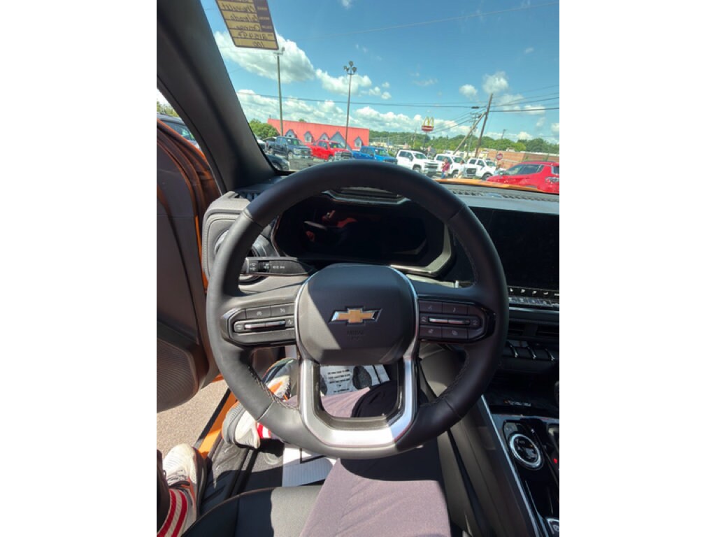 2025 Chevrolet Colorado LT - Photo 10