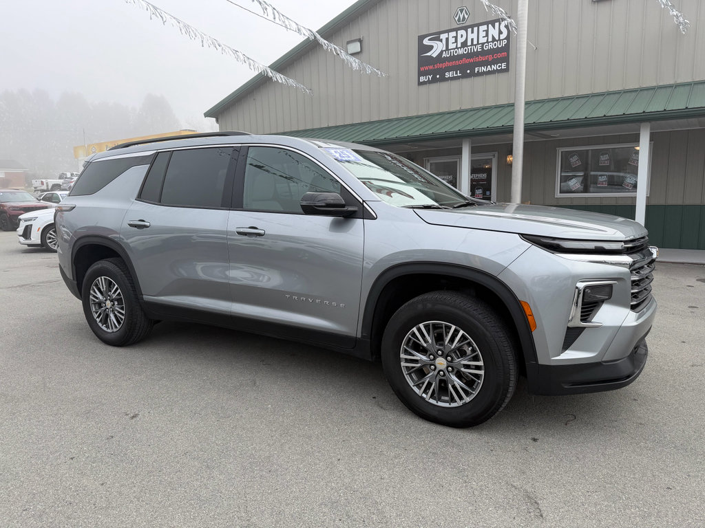 2025 Chevrolet Traverse LT's photo