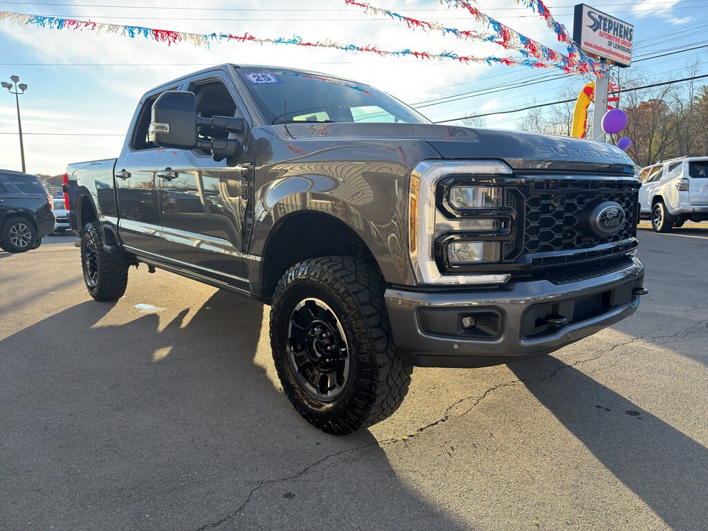 2025 Ford F-250 Lariat photo 2