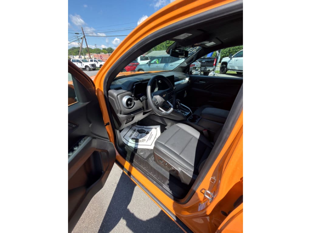 2025 Chevrolet Colorado LT - Photo 8