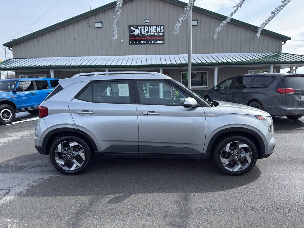 Used 2024 Hyundai Venue SEL SUV