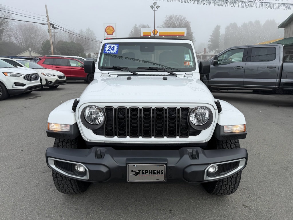 Used 2024 Jeep Gladiator Sport Truck Crew Cab