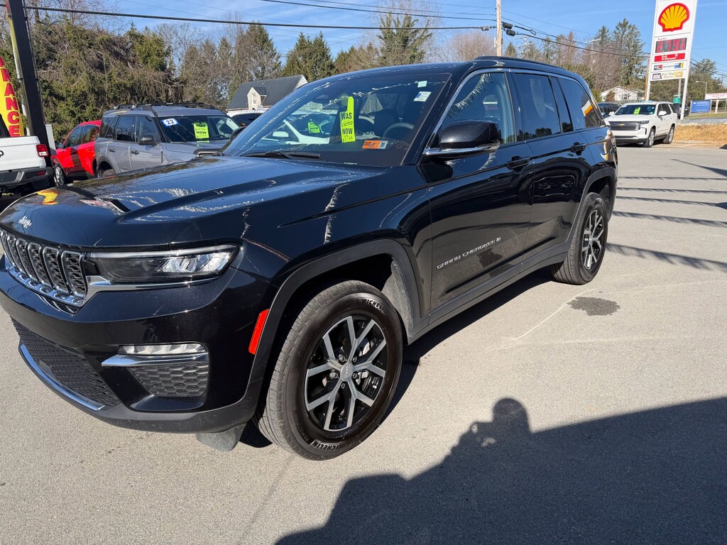 2025 Jeep Grand Cherokee Limited photo 3