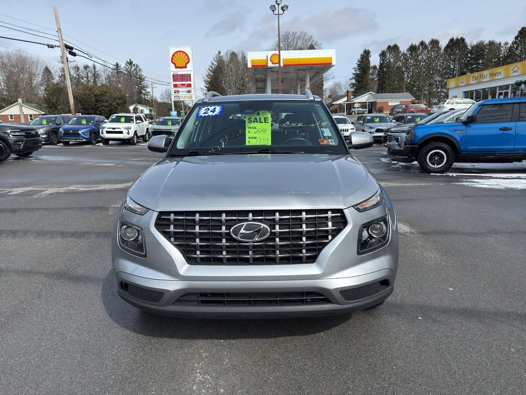 Used 2024 Hyundai Venue SEL SUV