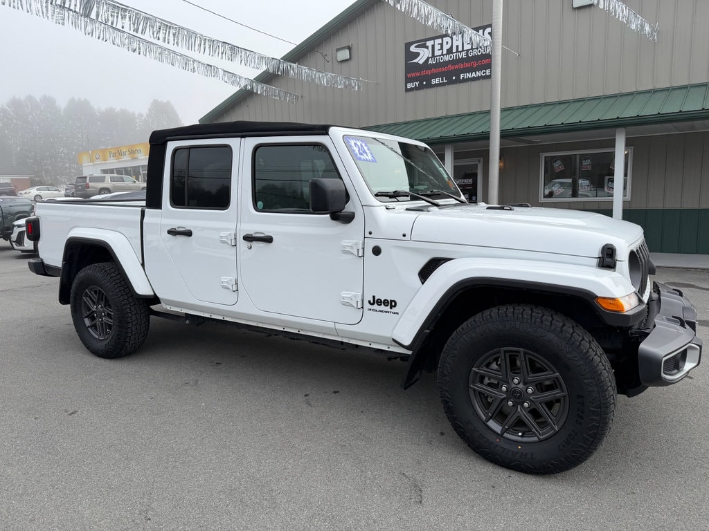 Used 2024 Jeep Gladiator Sport Truck Crew Cab