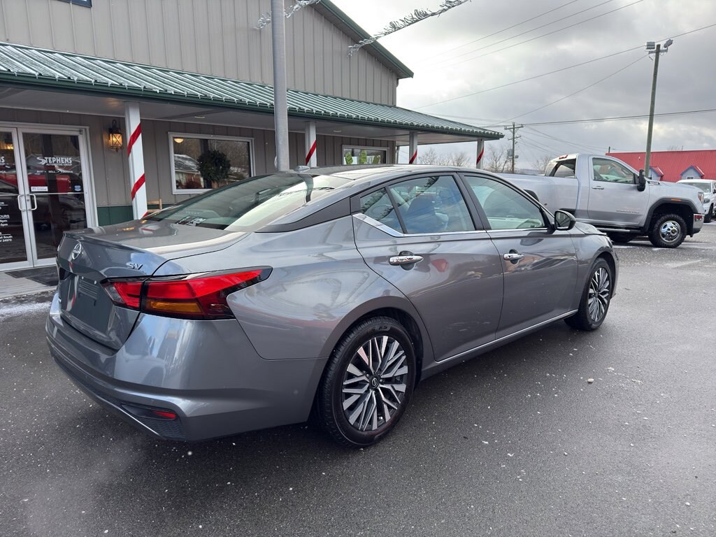 Used 2024 Nissan Altima 2.5 SV Sedan