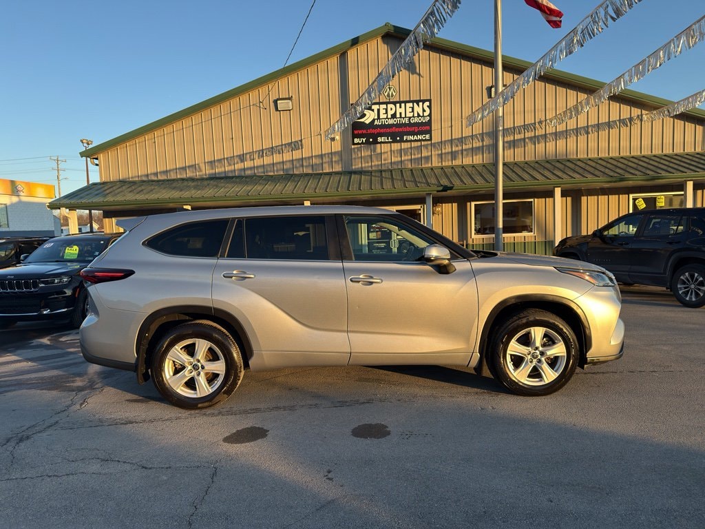 Used 2024 Toyota Highlander LE SUV