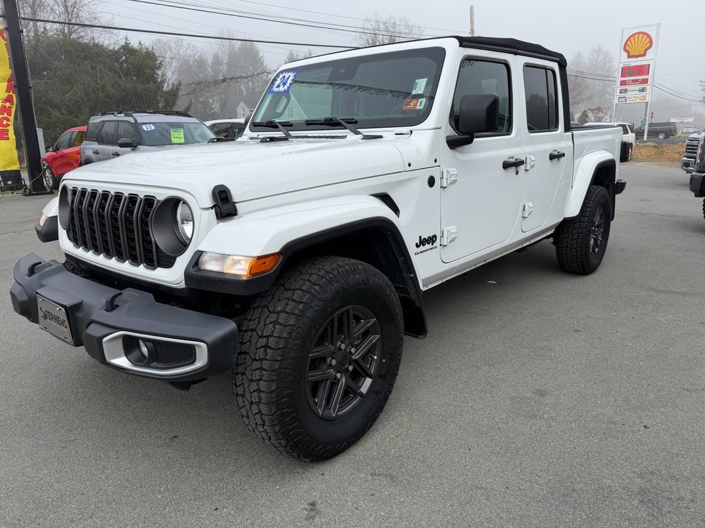 Used 2024 Jeep Gladiator Sport Truck Crew Cab