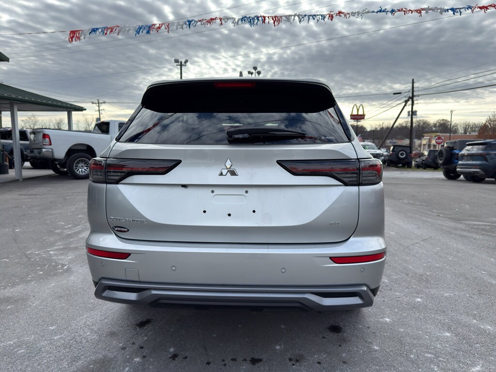 2025 Mitsubishi Outlander SE photo 4