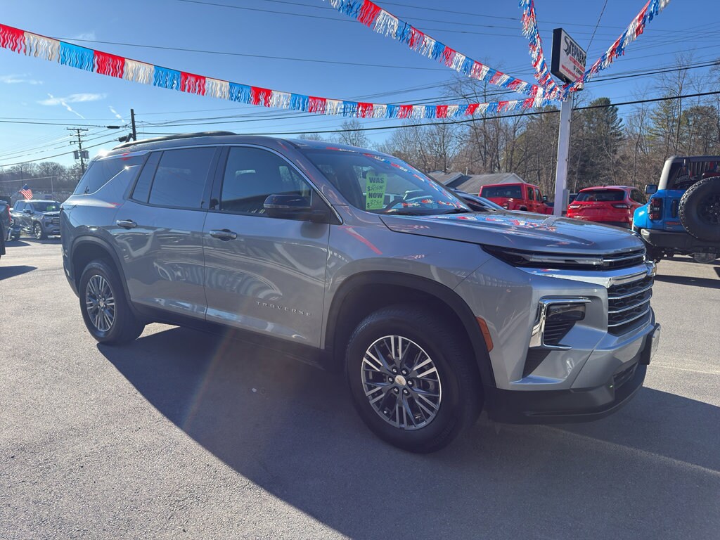 2025 Chevrolet Traverse photo 4