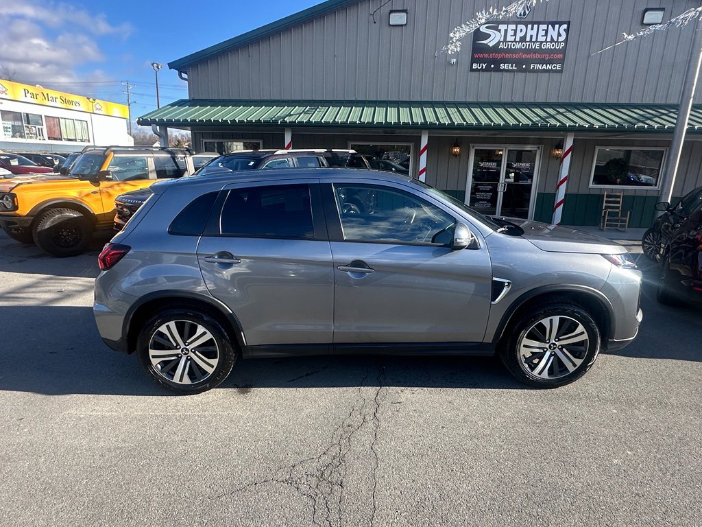 2024 Mitsubishi Outlander Sport SE's photo