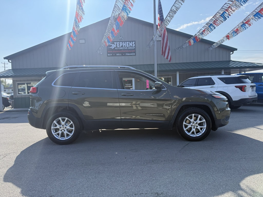 Used 2015 Jeep Cherokee Latitude with VIN 1C4PJMCS5FW664946 for sale in Nitro, WV
