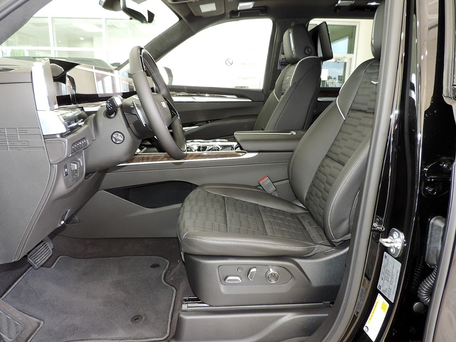 2026 Cadillac Escalade Platinum Sport - Photo 16