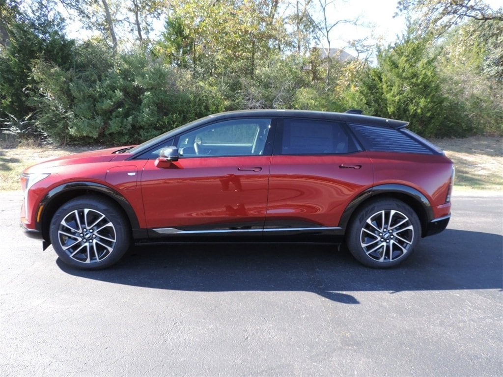 2026 Cadillac OPTIQ Sport - Photo 8