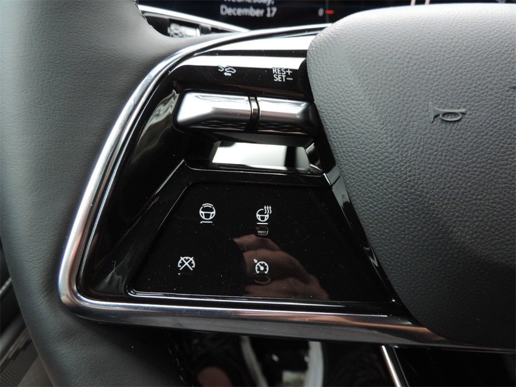 2026 Cadillac OPTIQ Premium Luxury - Photo 22