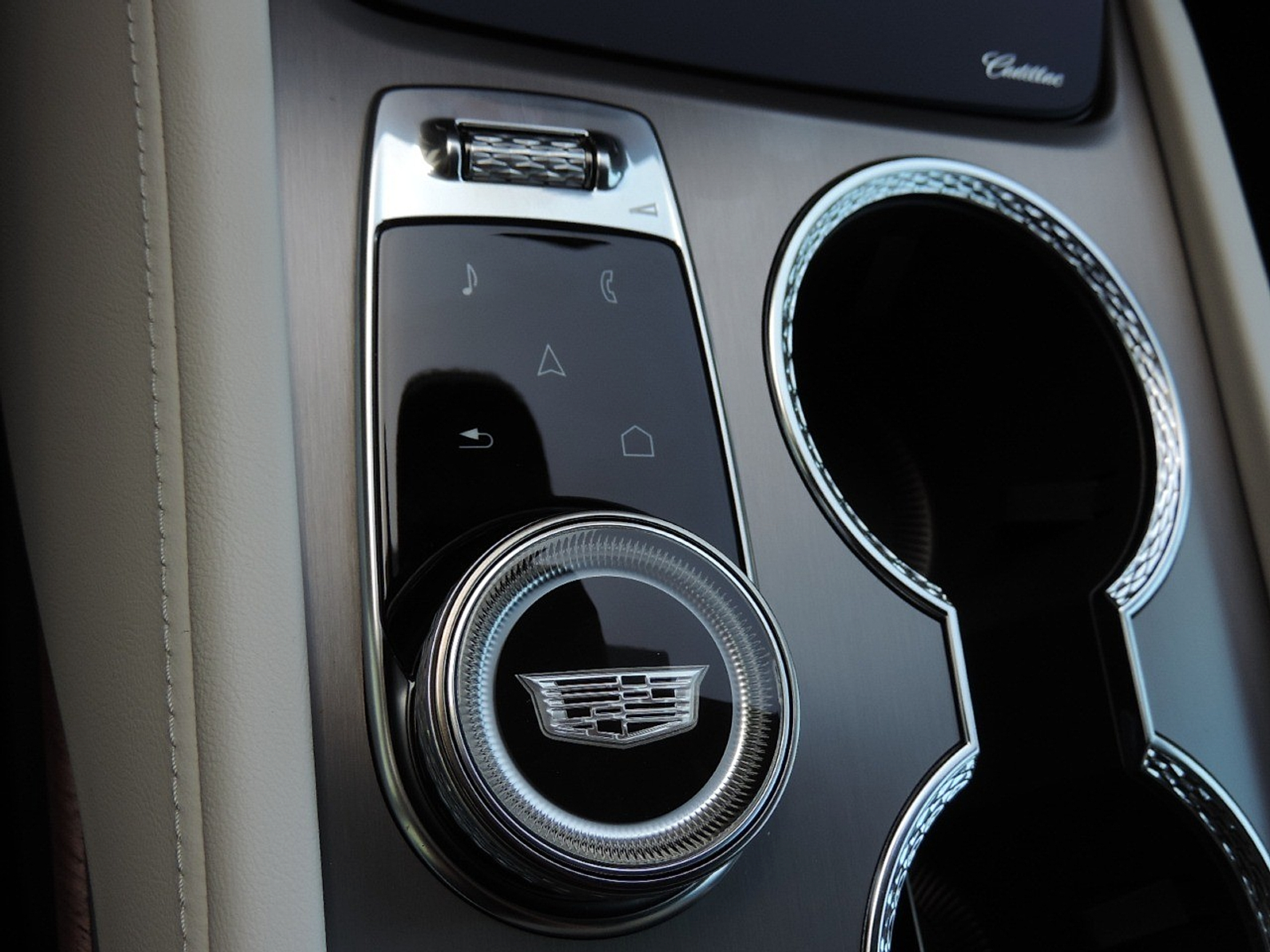 2027 Cadillac VISTIQ Luxury - Photo 23