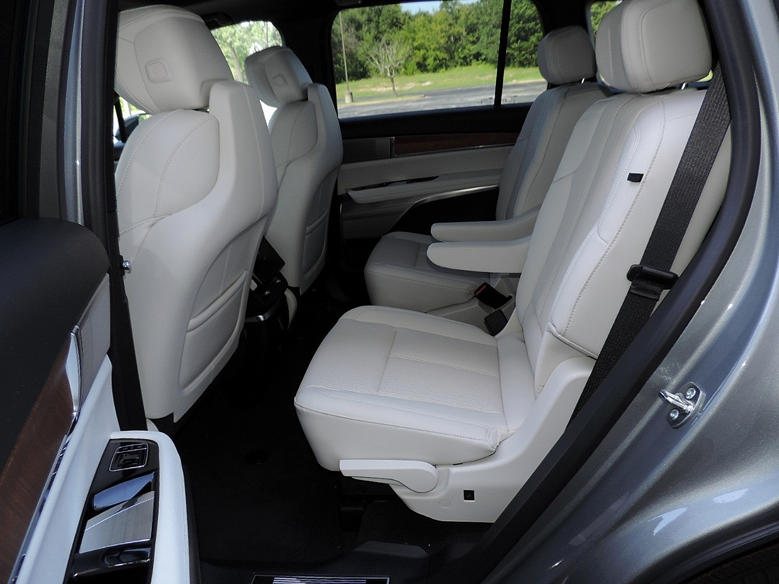 2027 Cadillac VISTIQ Luxury - Photo 18