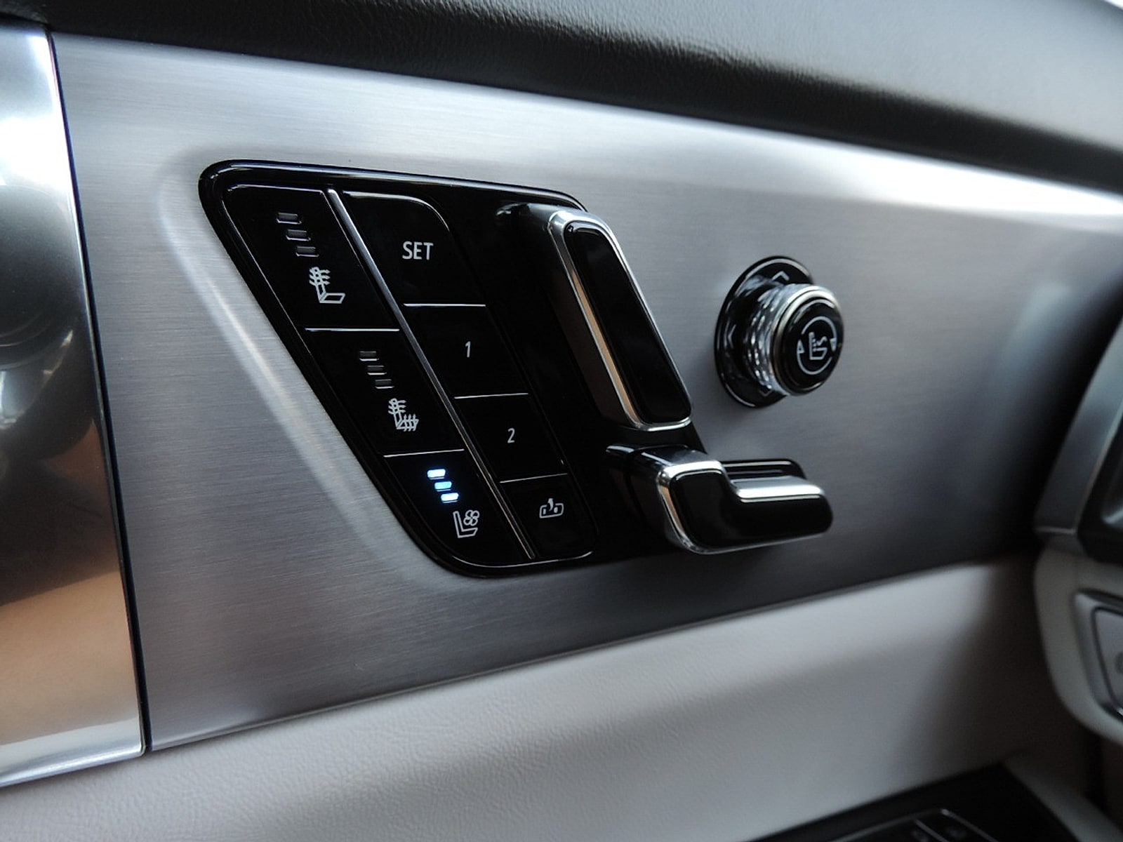 2027 Cadillac VISTIQ Luxury - Photo 24