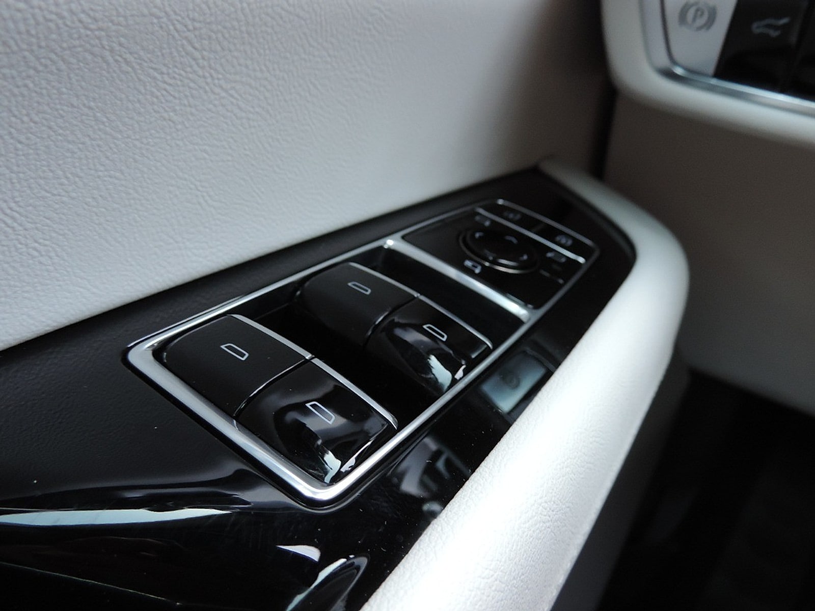 2027 Cadillac VISTIQ Luxury - Photo 25