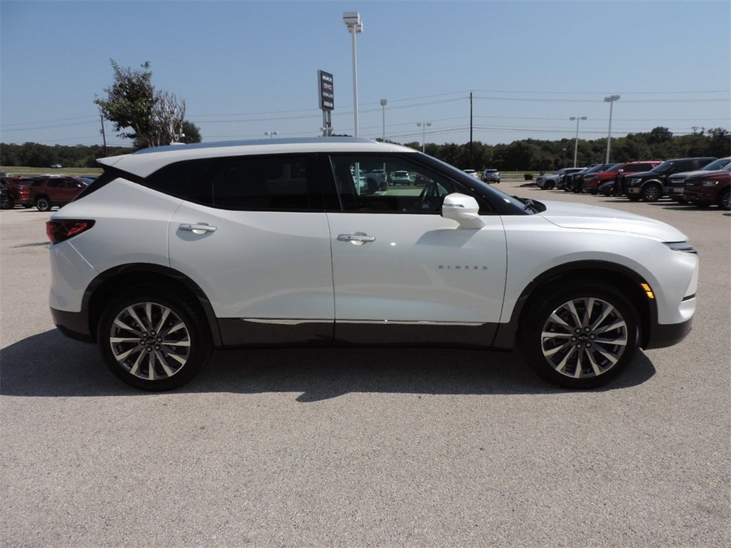 2023 Chevrolet Blazer Premier photo 3