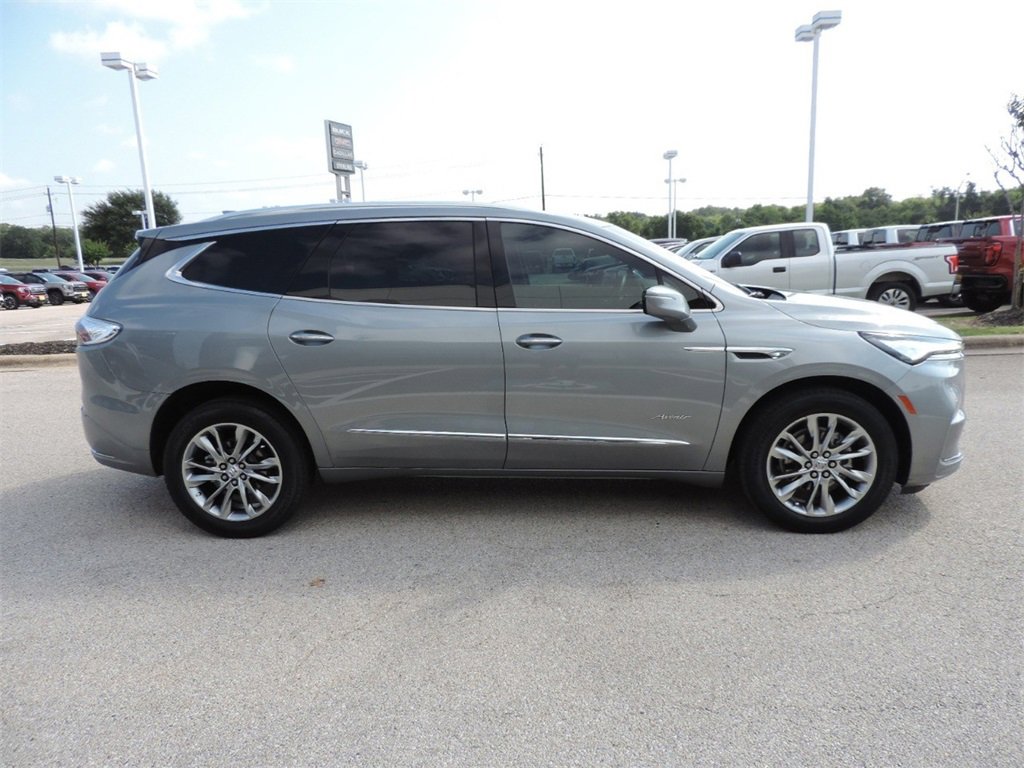 2024 Buick Enclave Avenir photo 3