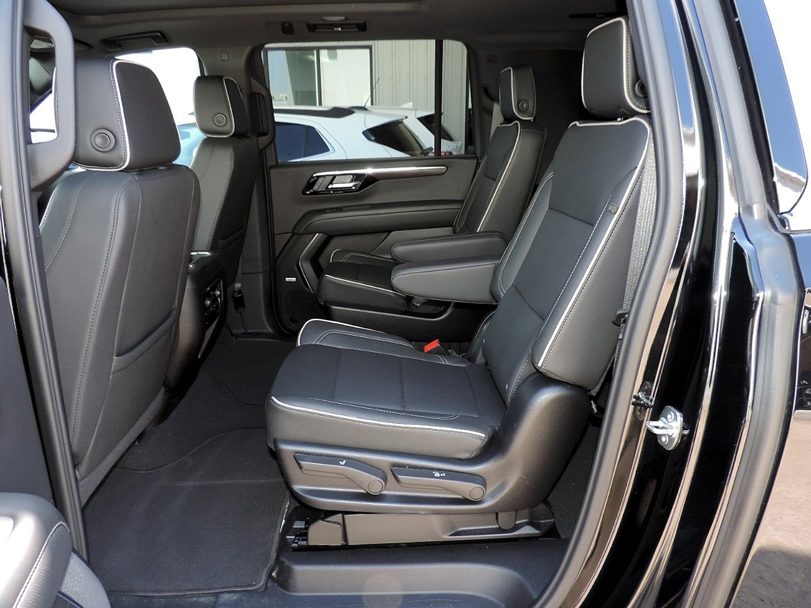 2026 Chevrolet Suburban Premier - Photo 15