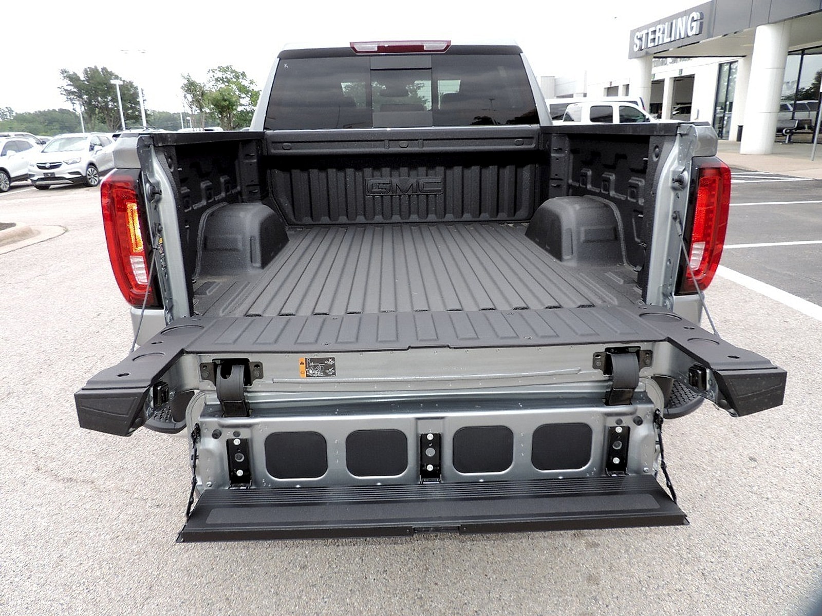 2026 GMC Sierra 1500 SLT - Photo 10