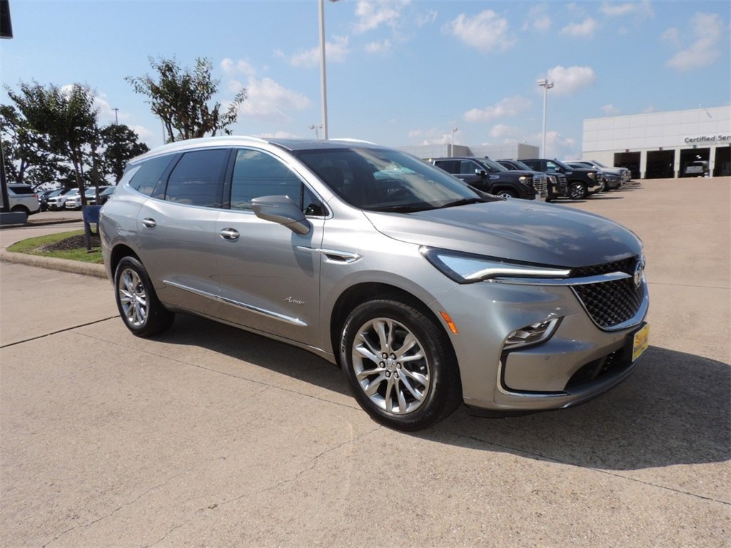 2023 Buick Enclave Avenir photo 3