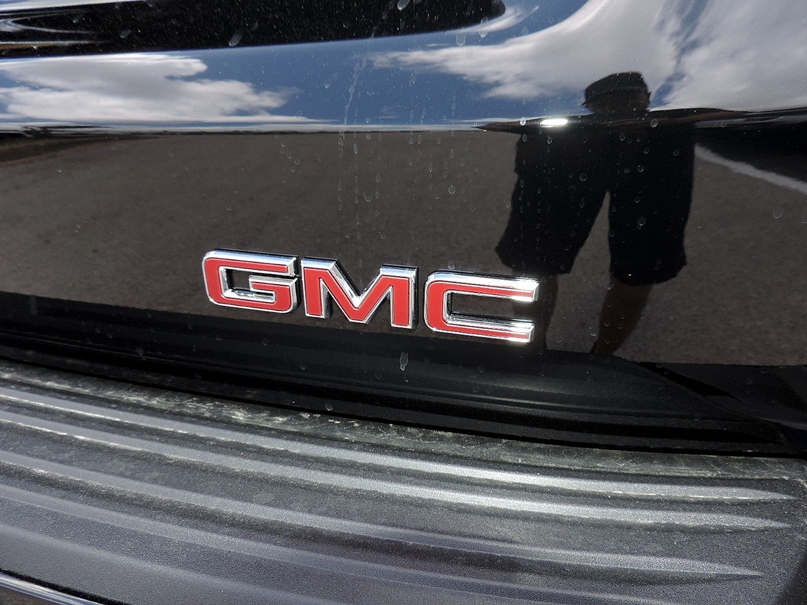 2026 GMC Yukon XL Denali - Photo 9