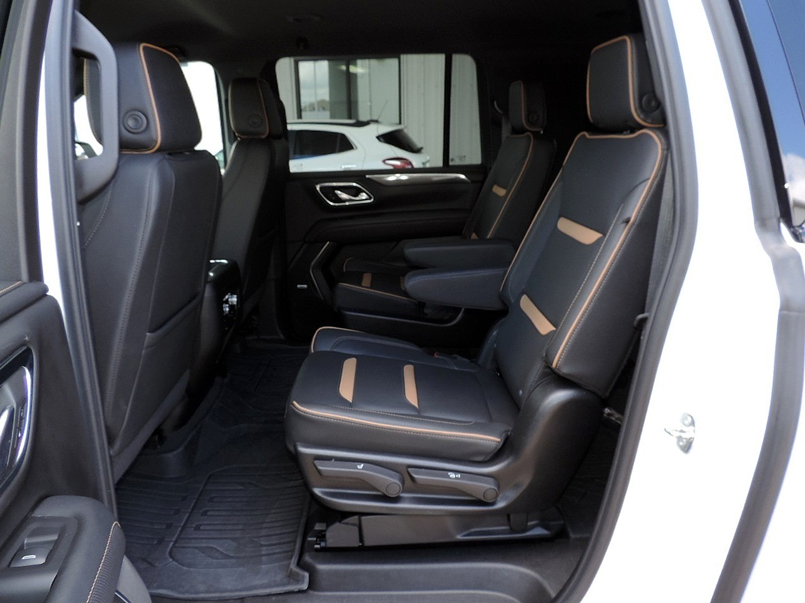 2024 GMC Yukon XL AT4 - Photo 15