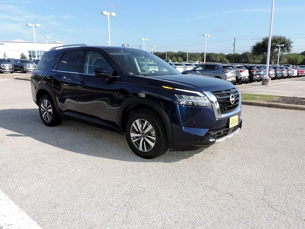 Used 2025 Nissan Pathfinder SL