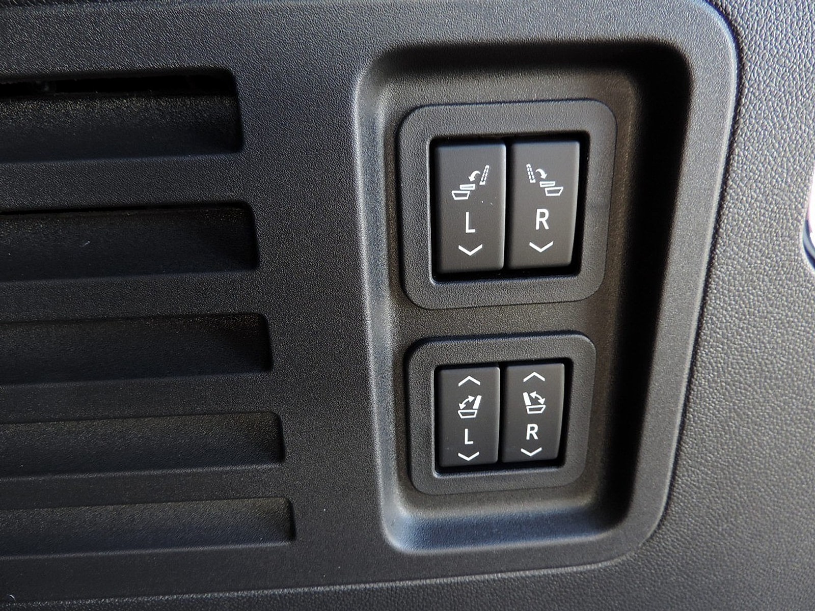 2027 Buick Enclave Preferred - Photo 18
